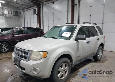 2008 Ford Escape Xlt z USA, uszkodzony, nr VIN 1FMCU93128KD56570